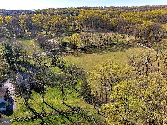 2nd image of 1105 Green Lane Rd