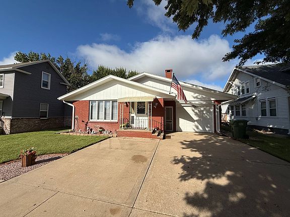 2nd image of 109 N Way Ave
