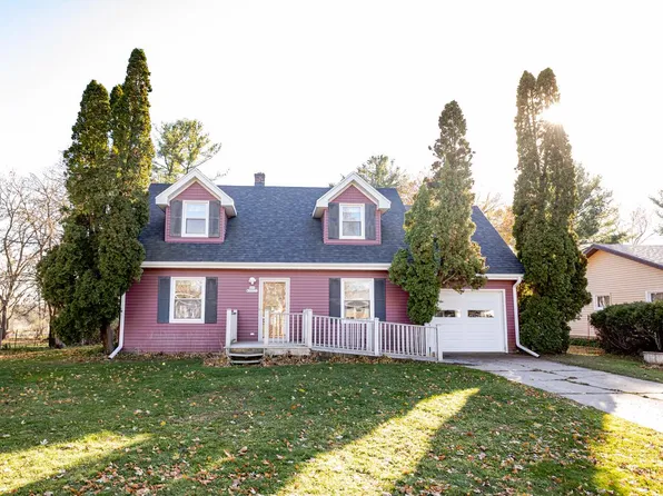 N55W37033 Harvard STREET, Oconomowoc, WI 53066