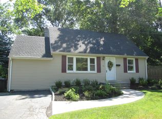 76 Beechwood Rd, Florham Park, NJ 07932