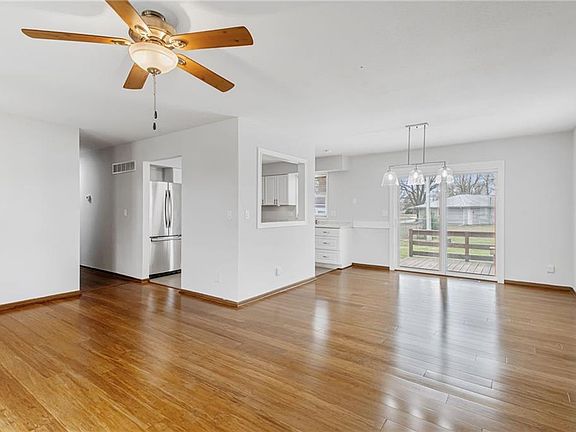 5th image of 605 E Maple St