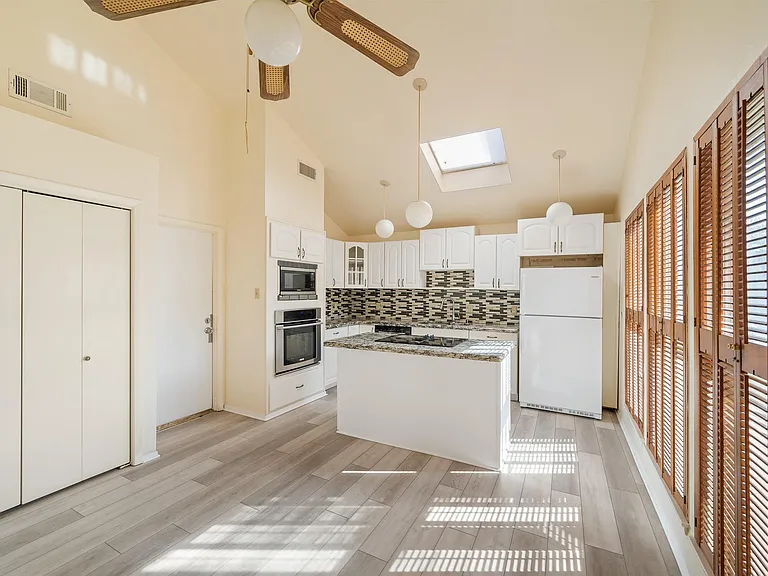 4330 Willow Beach Dr — Photo 13