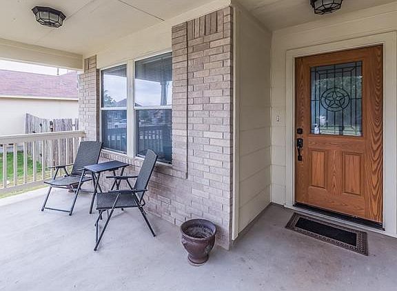 5th image of 1014 Stewart Dr