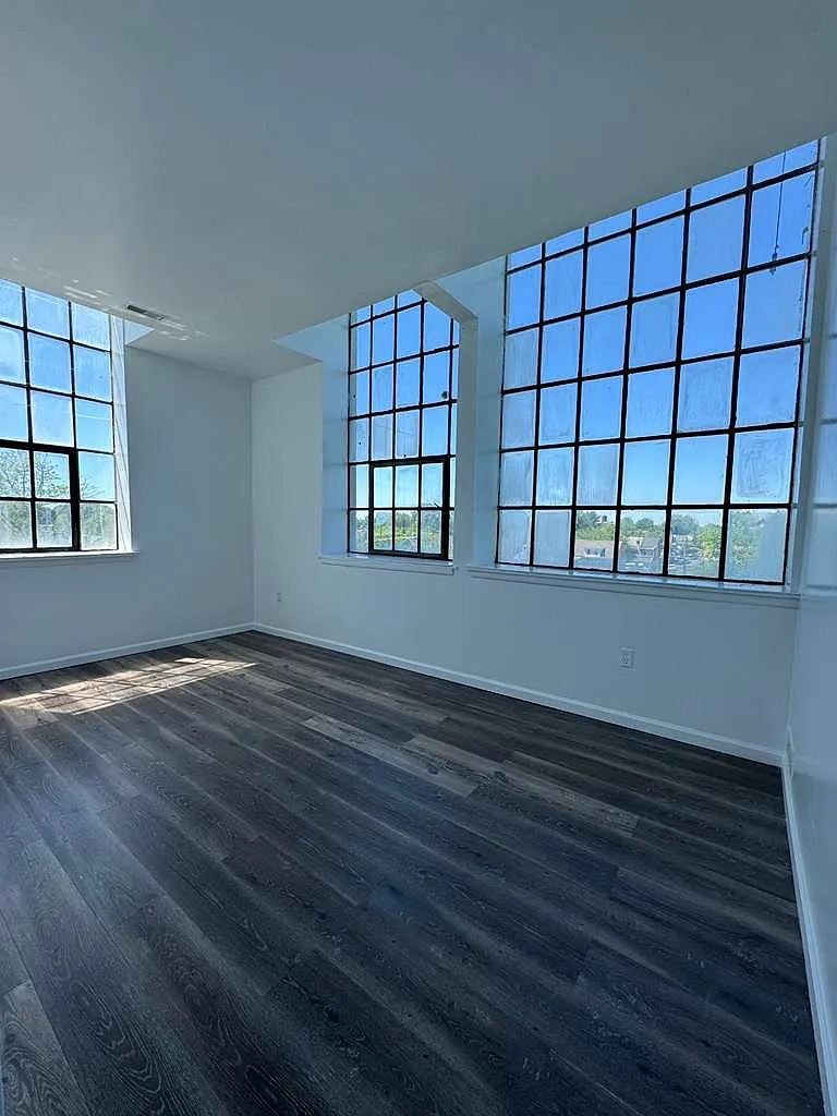 Building Photo - 505 Grand St #3N