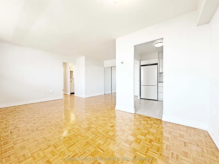 1500 Bathurst St #1208 — Photo 4