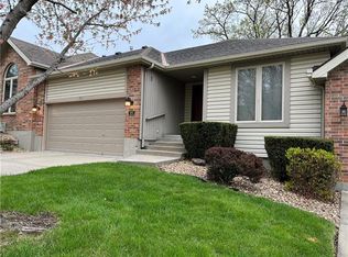 1002 NE 75th St, Gladstone, MO 64118