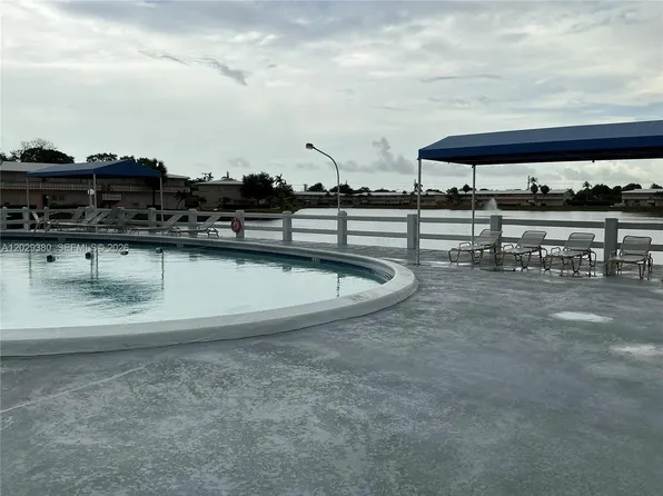 820 SW 11th Ave #15B, Hallandale Beach, FL 33009