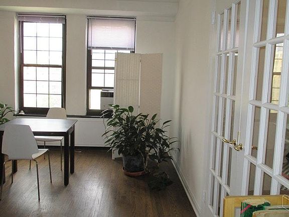 3rd image of 460 W 24th St APT 10D