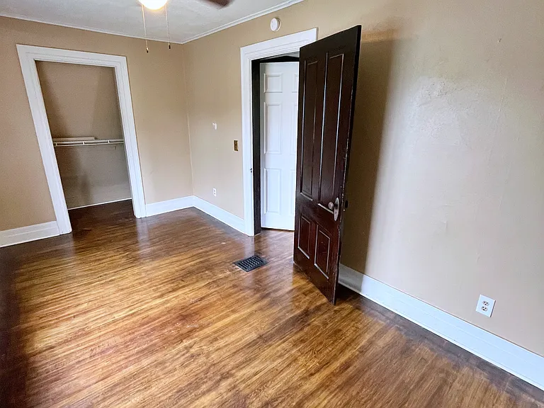 1112 Salina St — Photo 17