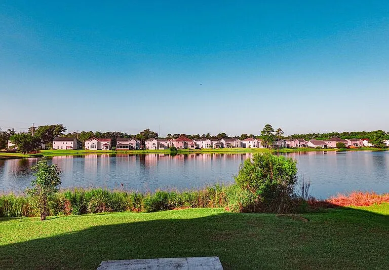25 Litchfield Dr — Photo 47
