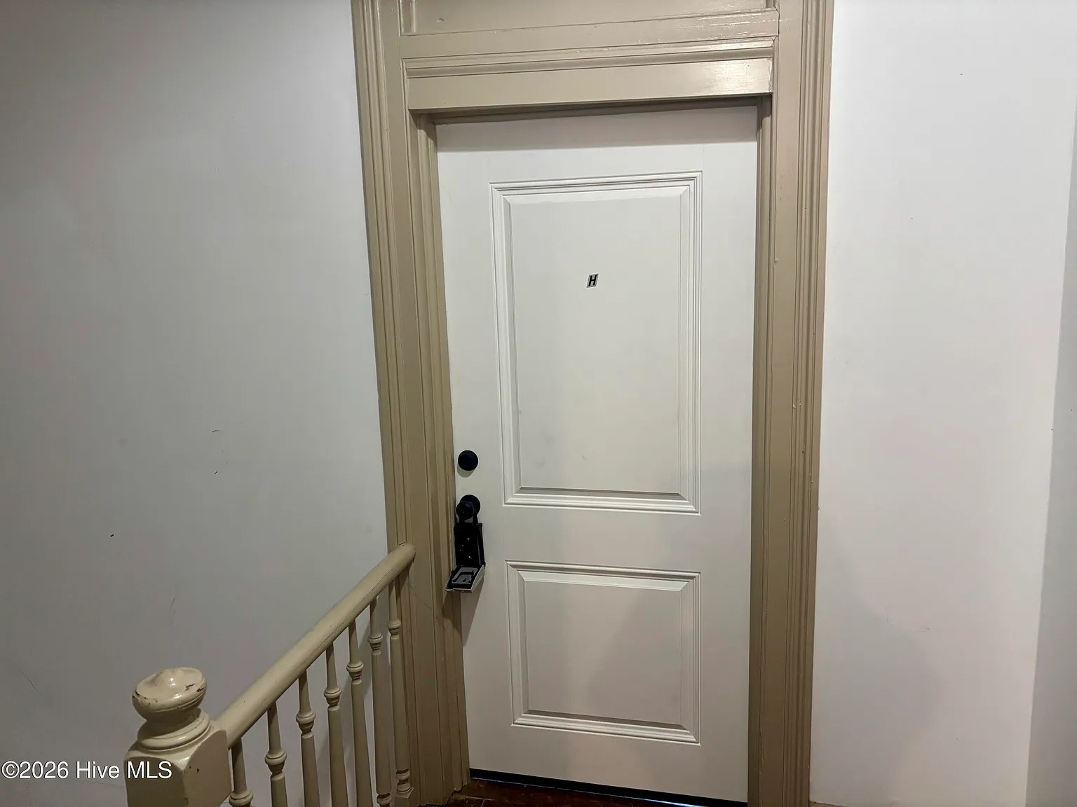 2 bed, 1.0 bath, 800 sqft, $975 — Photo 2