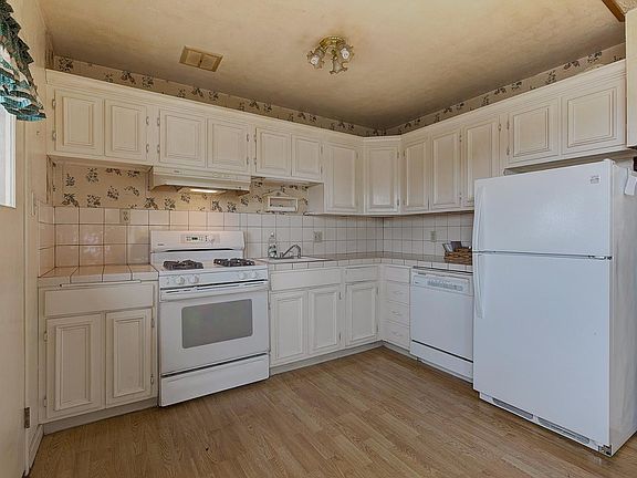 4th image of 10 Hillcrest Ct