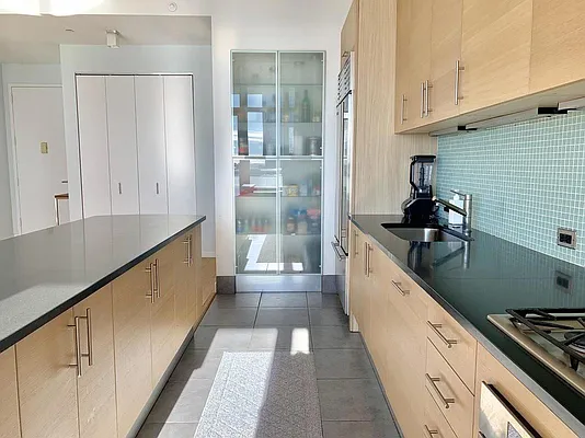 Rented by Century 21 Metropolitan | media 6