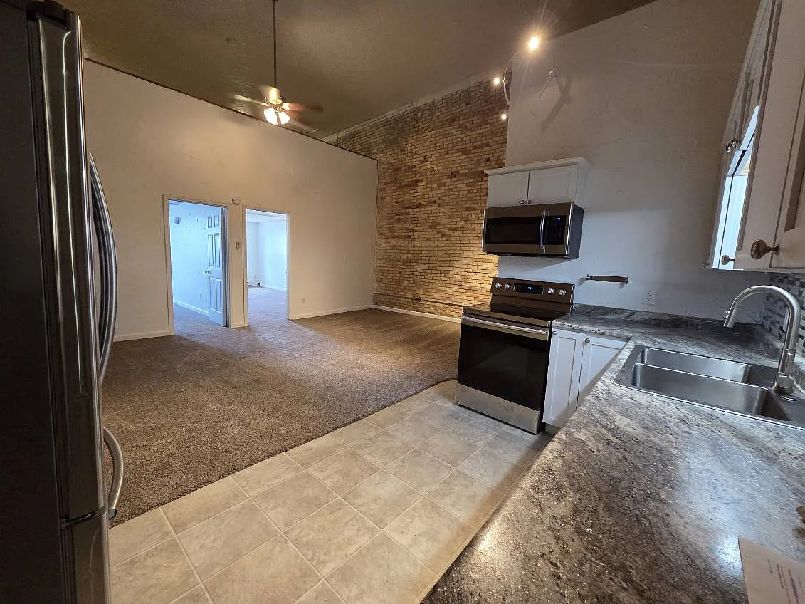 2 bed, $1,200 — Photo 3