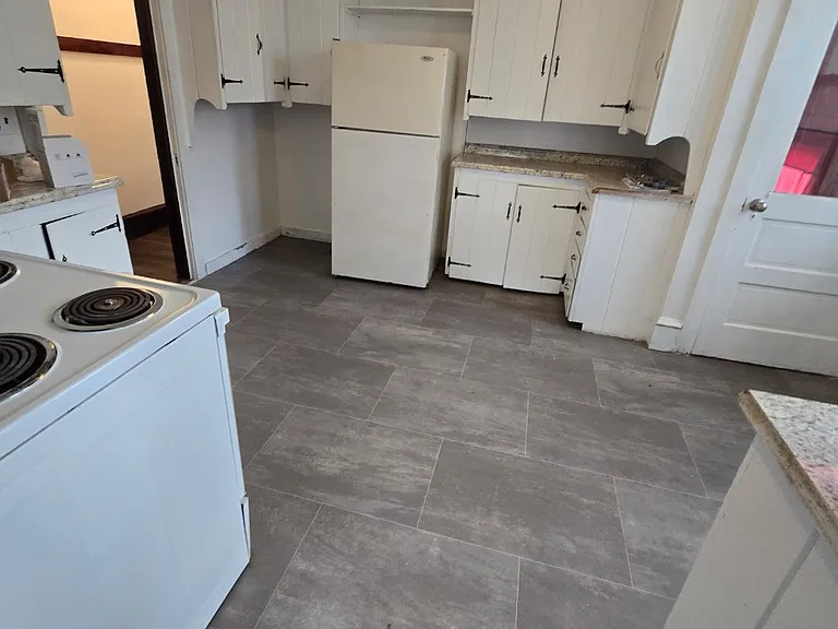 231 Thomson Ave — Photo 5