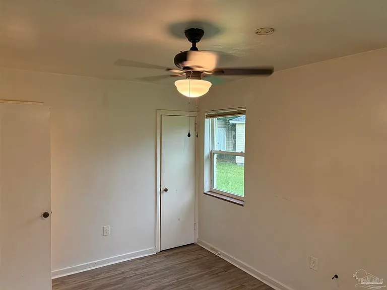 107 Holmes Dr #C — Photo 1