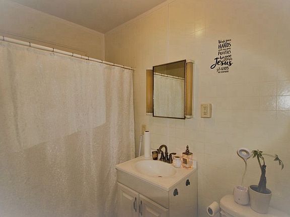 4th image of 234 W Matson Ave