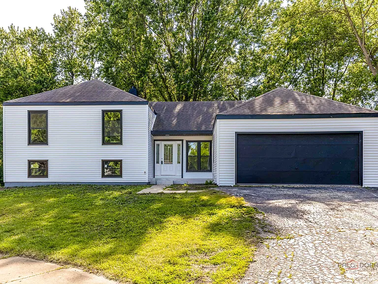 1482 Pebblestone Cv — Photo 6