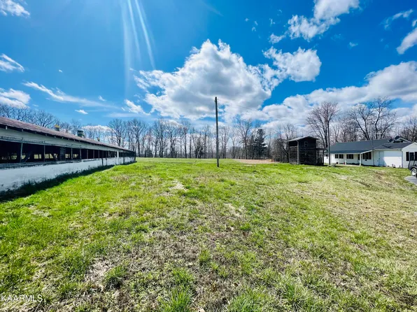 826 Lonnie Pike Rd, Oneida, TN 37841