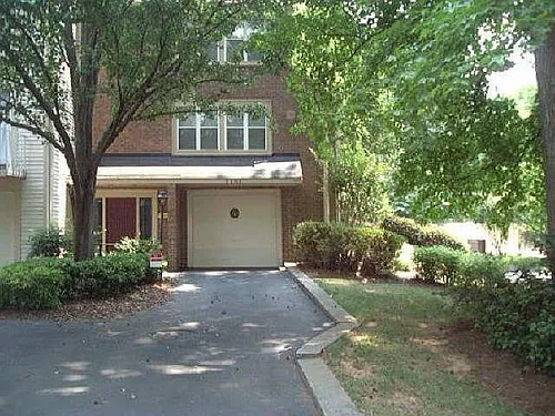 2101 Cobble Ln Photo 1