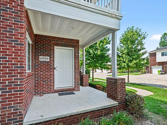 3rd image of 6996 Boulder Pointe Dr