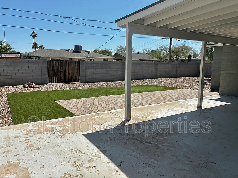 1041 W 18th St — Photo 24