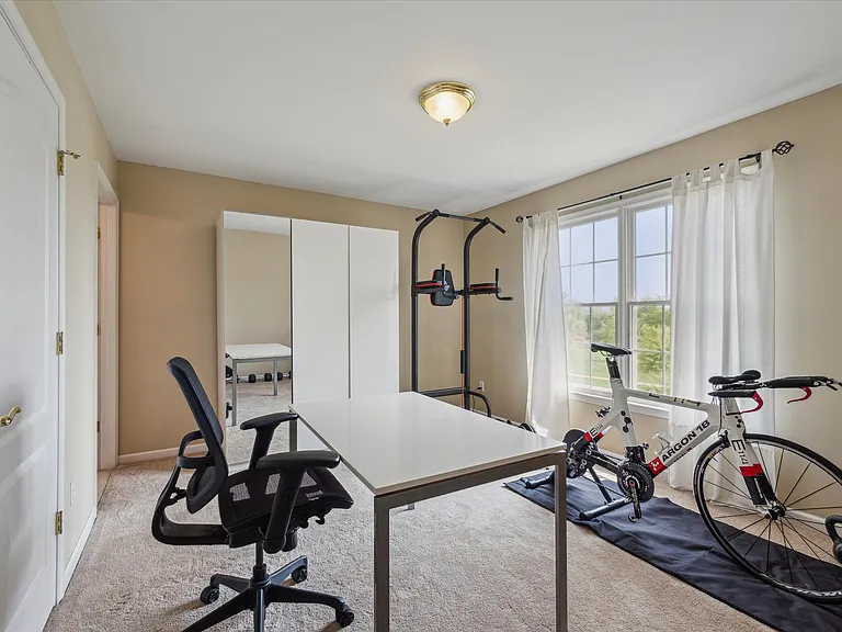 24323 Bellingham Dr — Photo 17