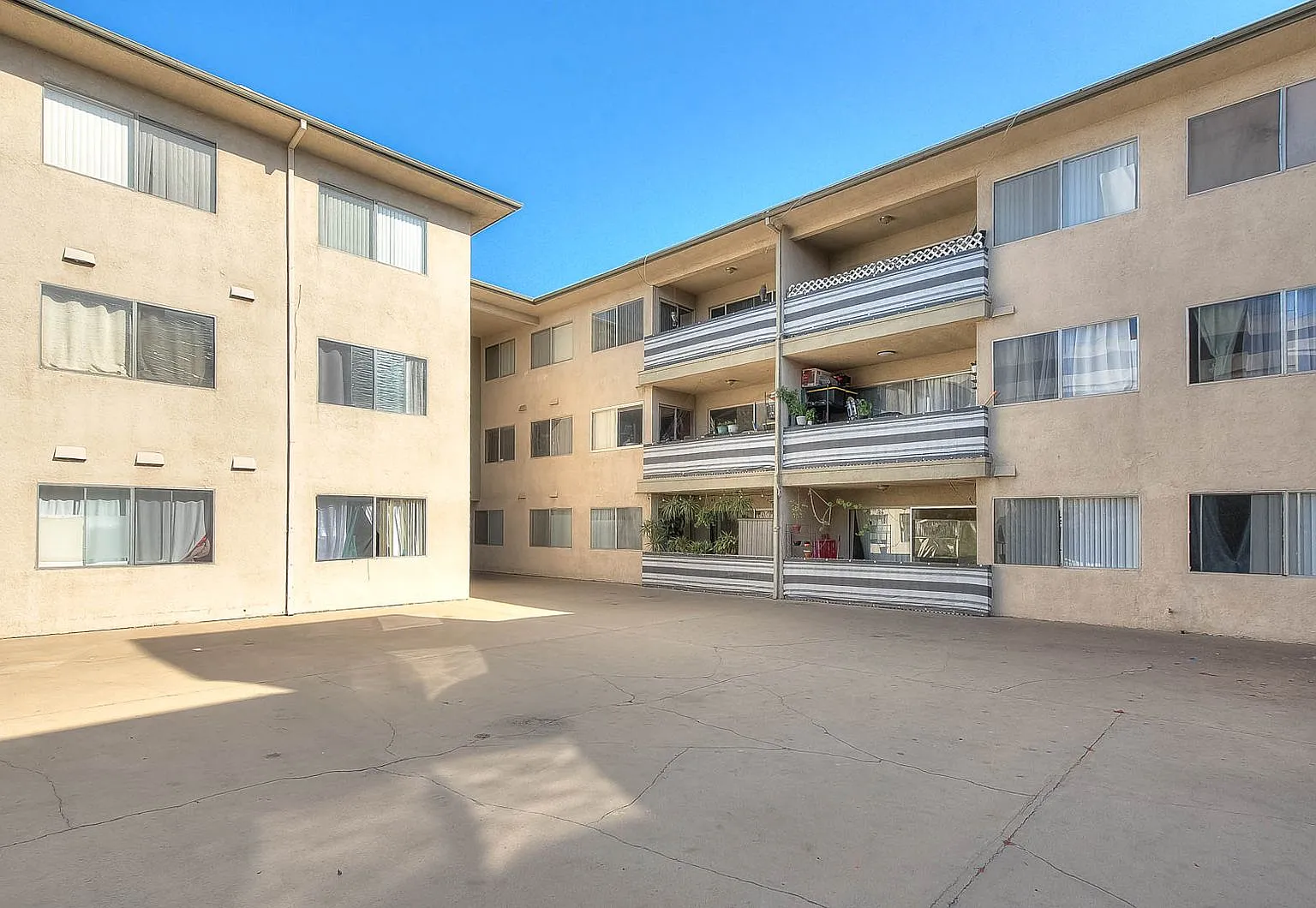 608 N Taylor Ave, Unit 211, Montebello — Photo 2
