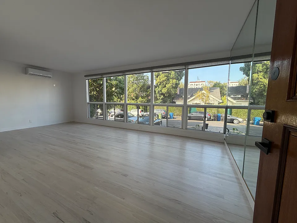 1926 N Vista Del Mar Ave #1