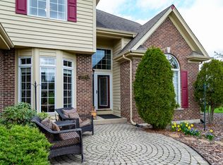 2003 Black Oak Dr, McHenry, IL 60050