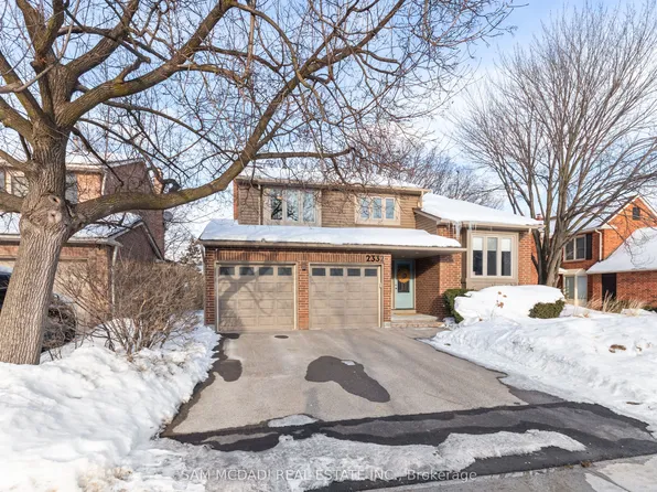 2332 Folkway Dr, Mississauga, ON L5L 3B6