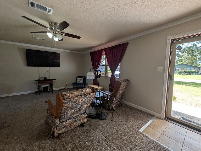 1235 Palm Dr — Photo 6