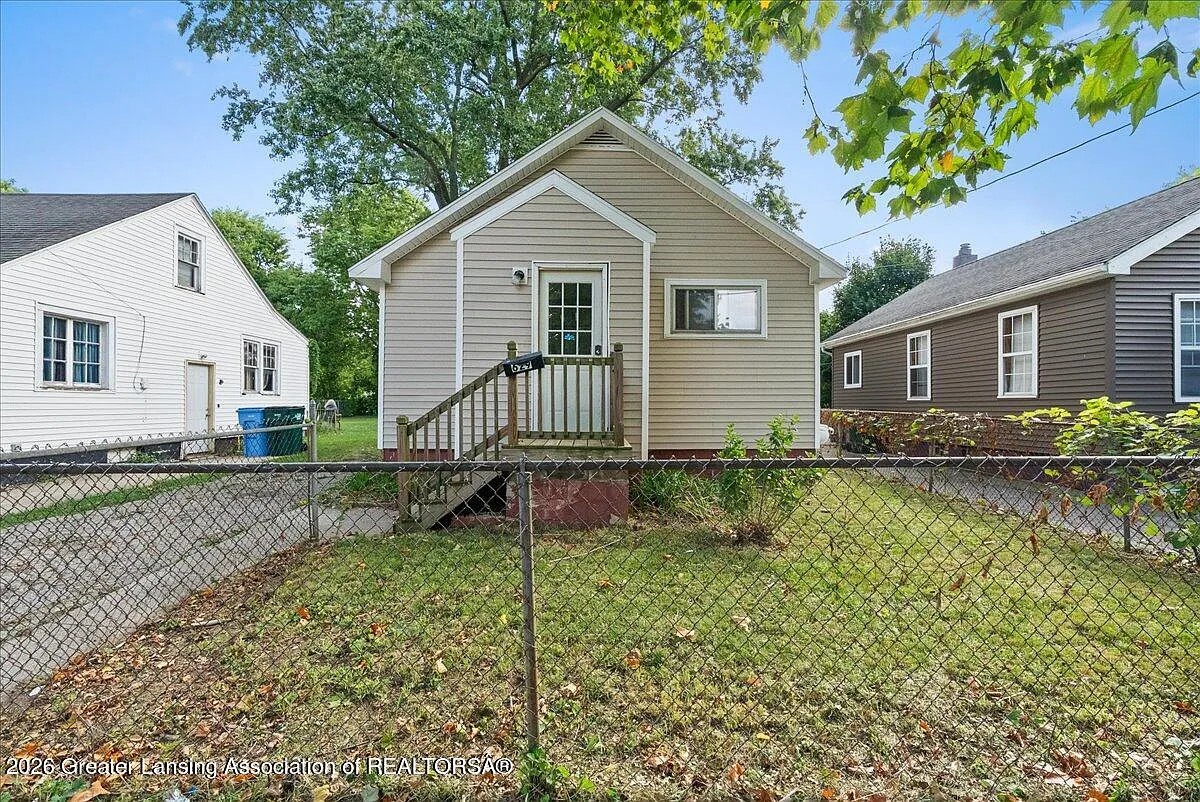 629 S Foster Ave photo 1