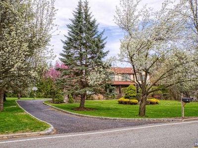 81 E Crescent Ave, Mahwah, NJ, 07430
