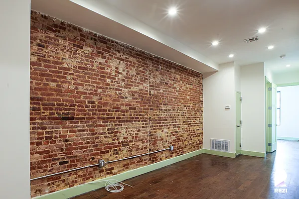 Rented by REZI | media 27