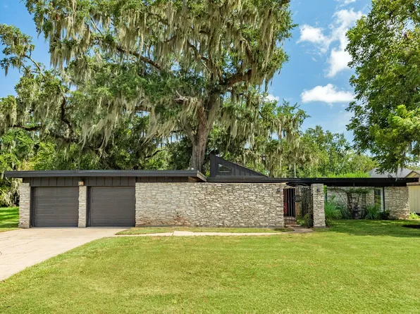 2219 Riveroaks Dr, West Columbia, TX 77486