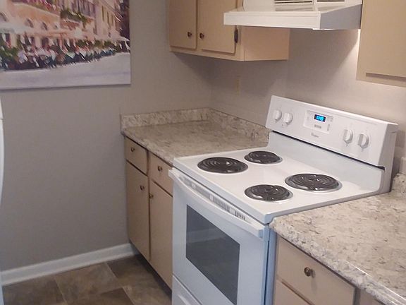 FIRST VIEW OF KITCHEN