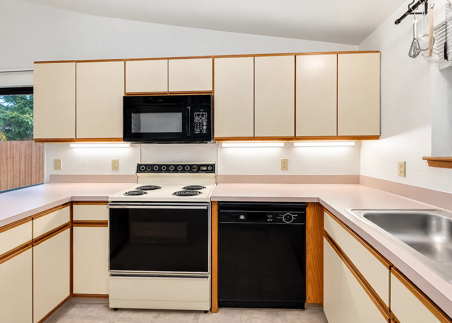 2 bed, 1.5 bath, 990 sqft, $2,300 — Photo 4