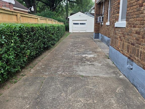 3rd image of 1953 Netherwood Ave