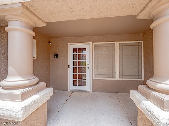4th image of 2629 Tumble Brook Dr