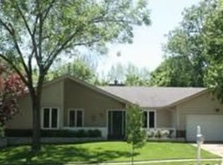 1979 Lake Clay Dr, Chesterfield, MO 63017