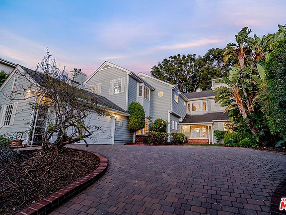 2nd image of 1102 Chautauqua Blvd