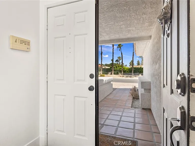 1479 E Francis Dr — Photo 22