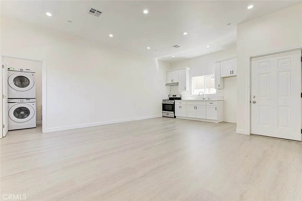 2 bed, 1250 sqft, $3,000 — Photo 3