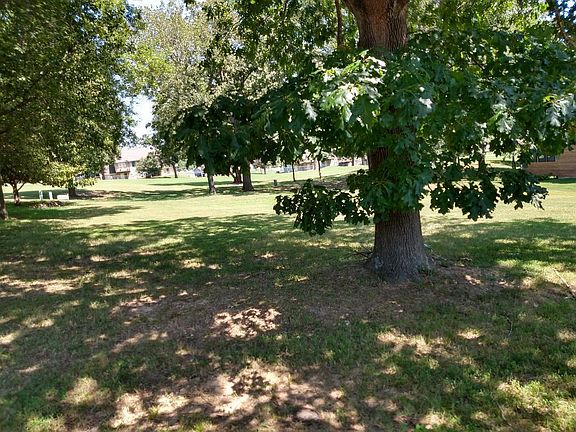 3rd image of 1696 Pointe Royale Dr