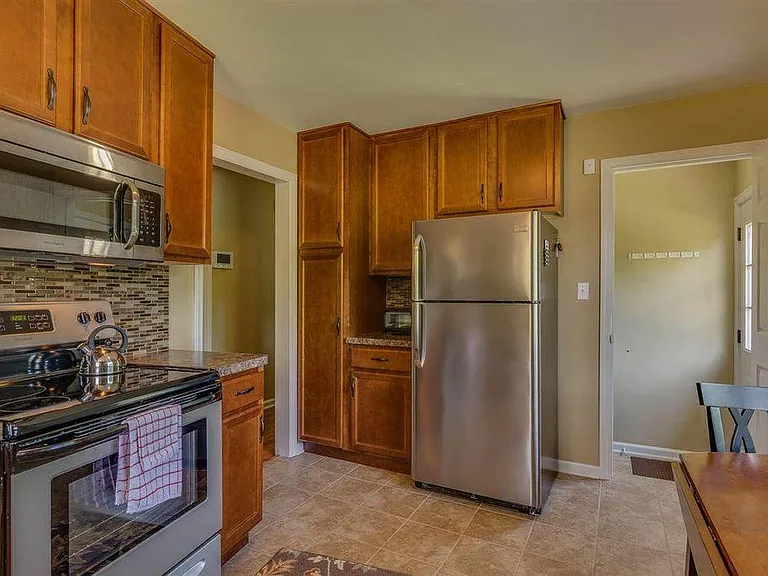 1717 Rockne Dr — Photo 16