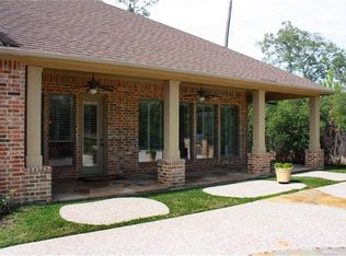 18 Violetta Ct, Spring, TX 77381