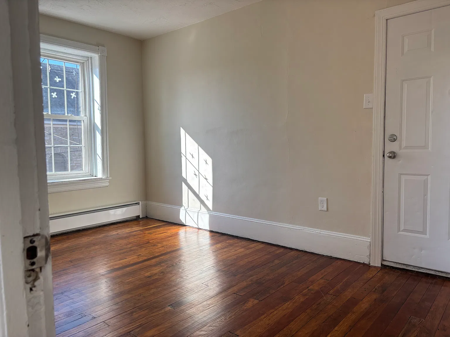 2 bed, 700 sqft, $1,350 — Photo 2