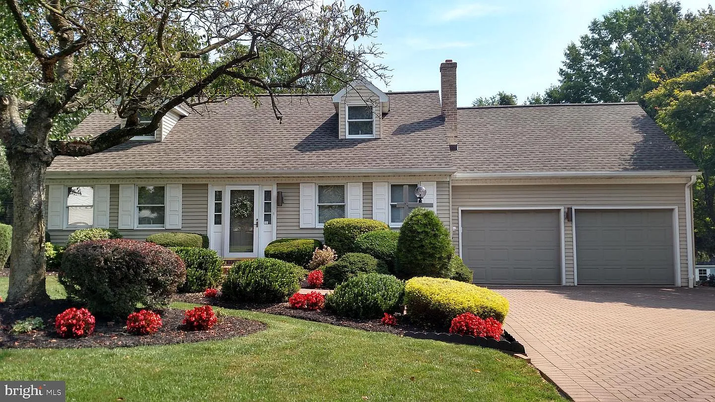 325 Curby Dr photo 1