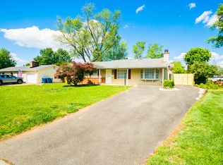105 N Cypress Rd, Sterling, VA 20164